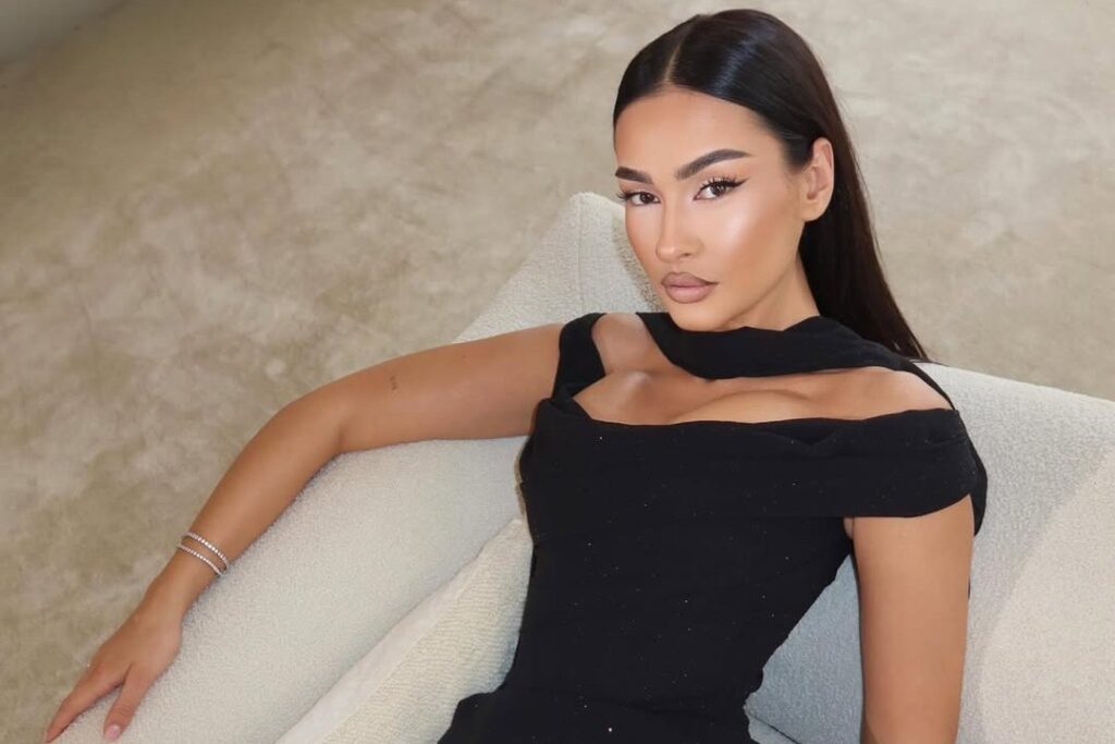 Adrola Dushi merr vëmendje me format trupore në bikini