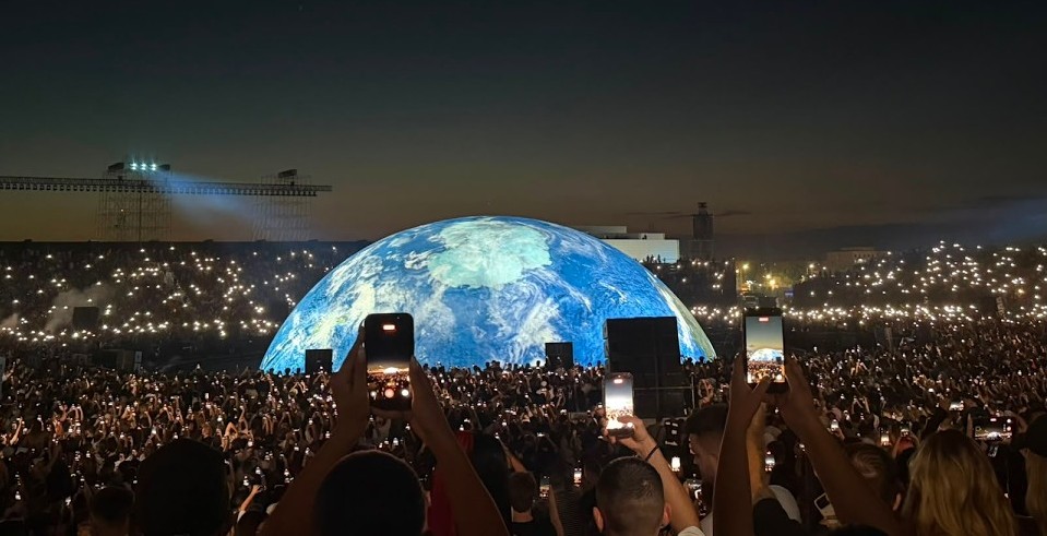 Kanye ndez Tiranën: Minutat e fundit para koncertit, mijëra fansa mbushin “Eagle Stadium”
