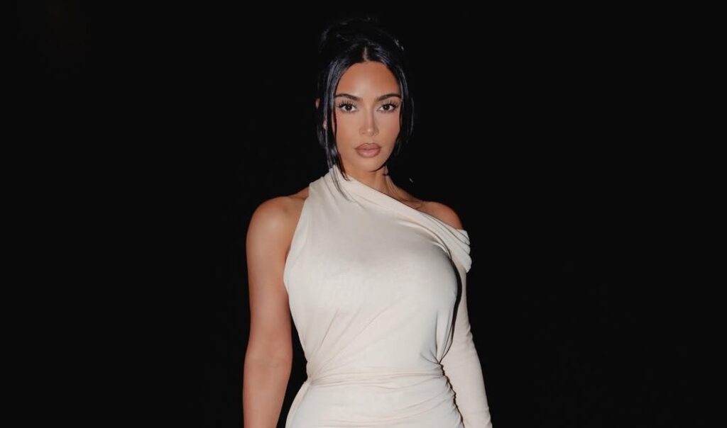 Kim Kardashian ‘ndez’ rrjetin, FOTOT me të brendshme leopardi ‘çmendin’ fansat