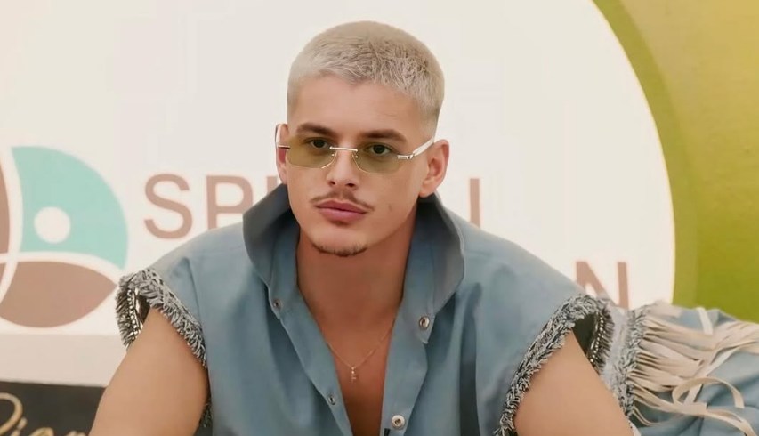 Kjo është këngëtarja që Londrimi e puthi live para kamerave